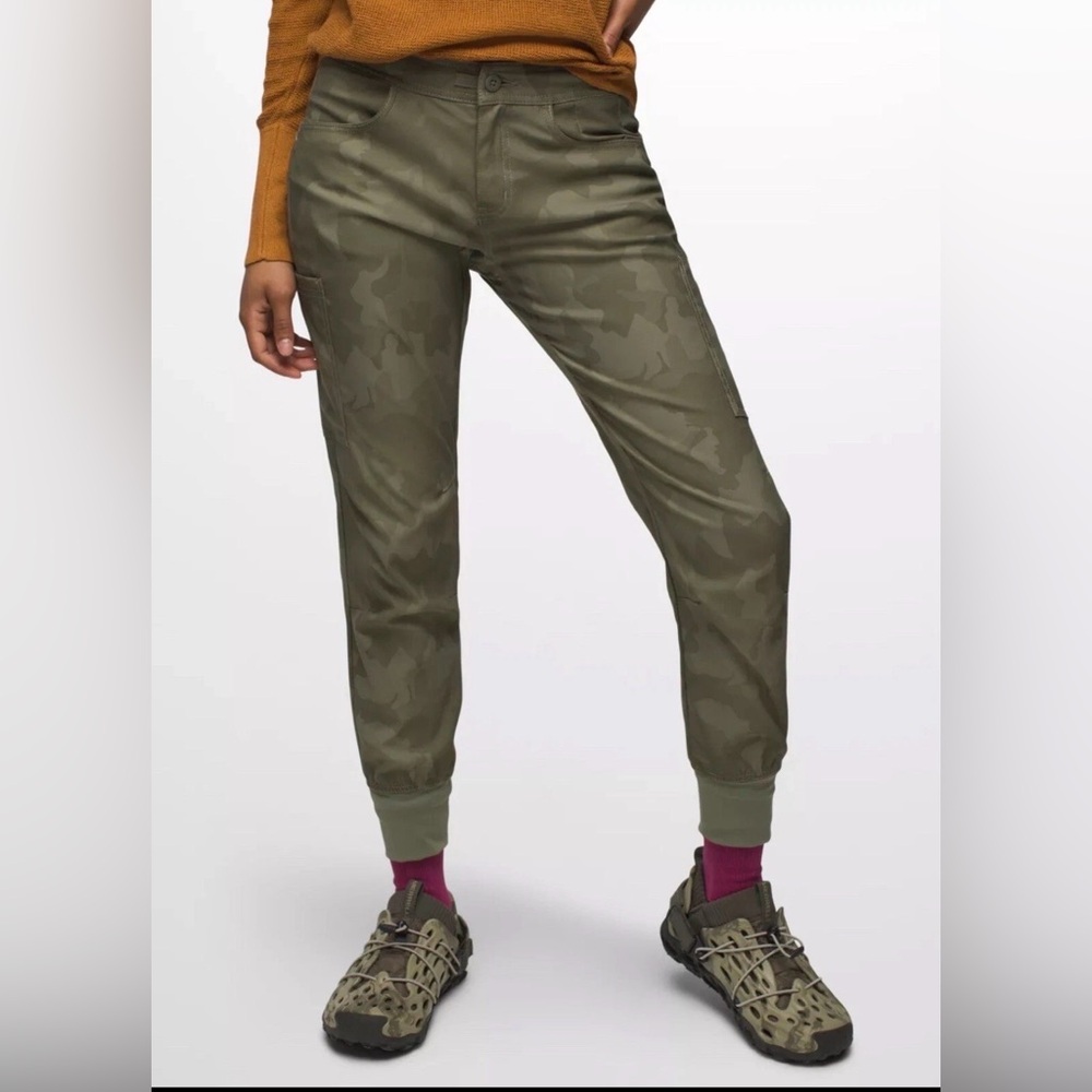 prAna Women’s Halle Jogger II‎ – Sage Camo 🌿✨